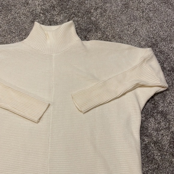 NEVER WORN Cream Turtle Size Medium from Amazon - Picture 3 of 4